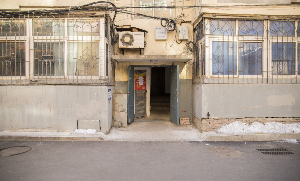 建设于1987年典型的东北老破旧小区我的家就在这里土生土长满满的没有