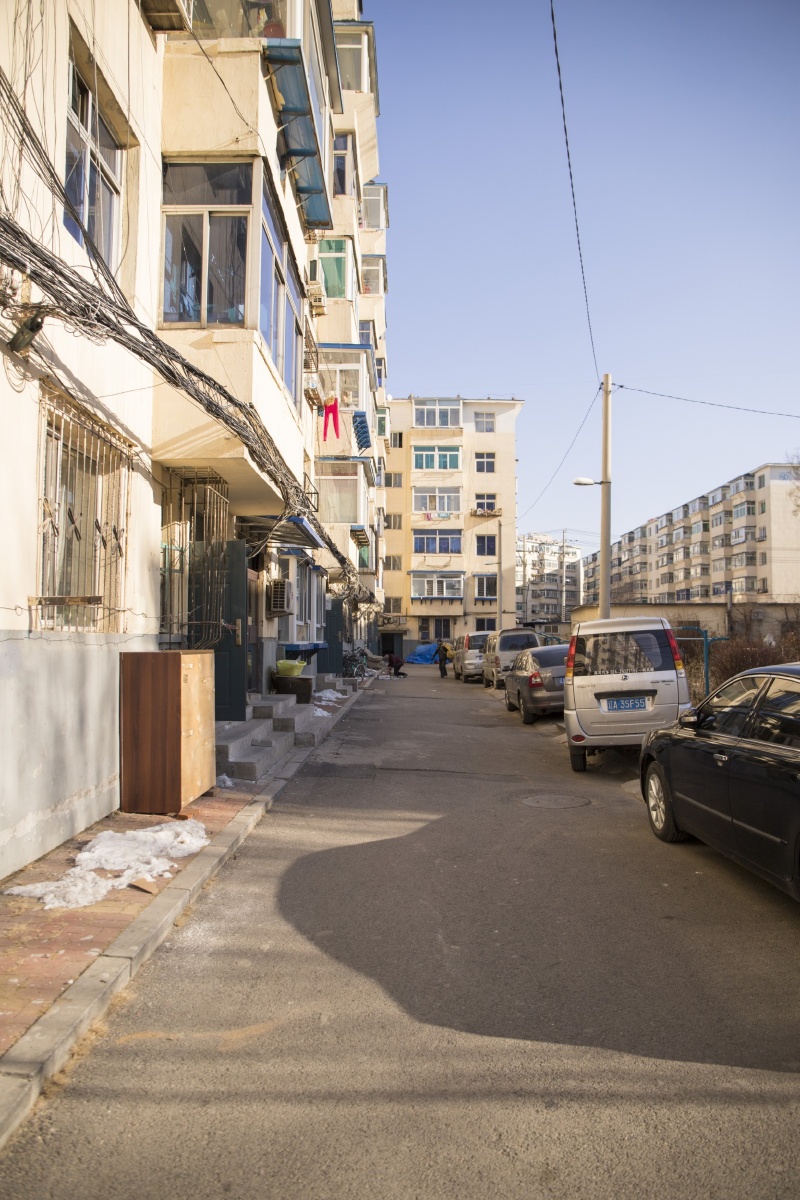 建设于1987年典型的东北老破旧小区我的家就在这里土生土长满满的没有