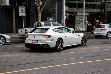 163070
