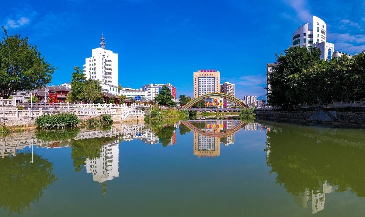 福建武平一河两岸风景