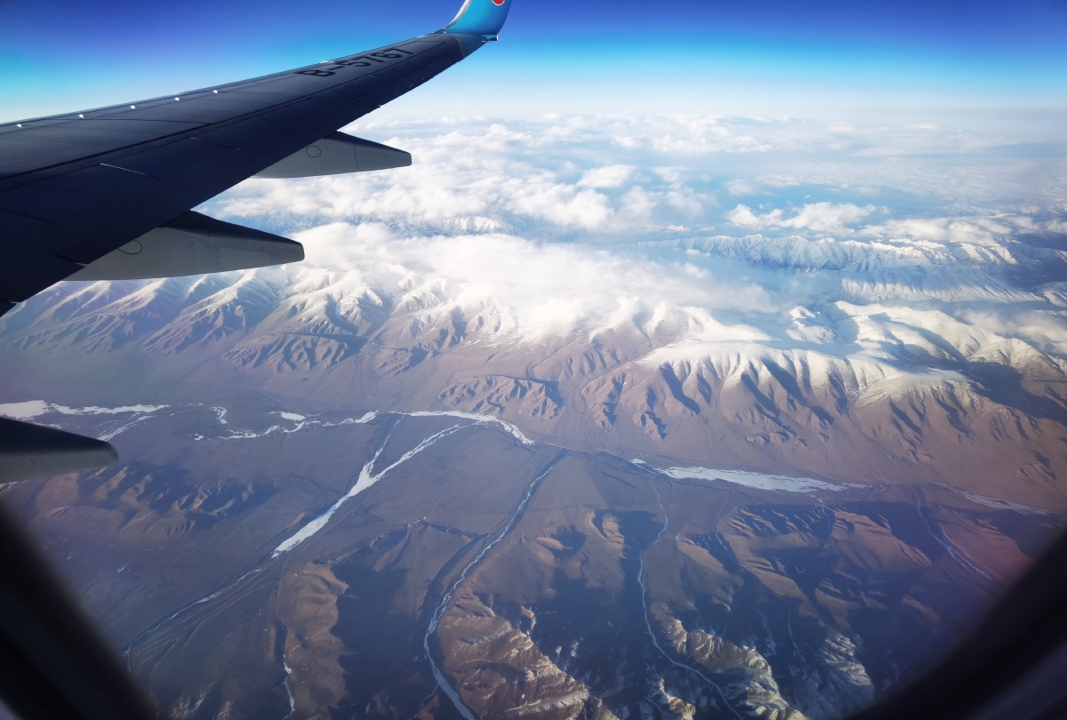 华为p40手机飞机上空航拍大美新疆雪山戚伟雄摄