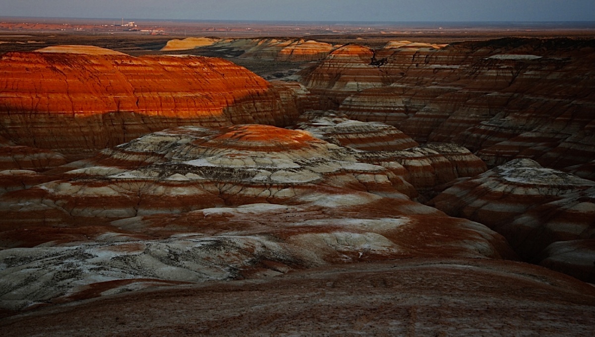夕阳映照小红山