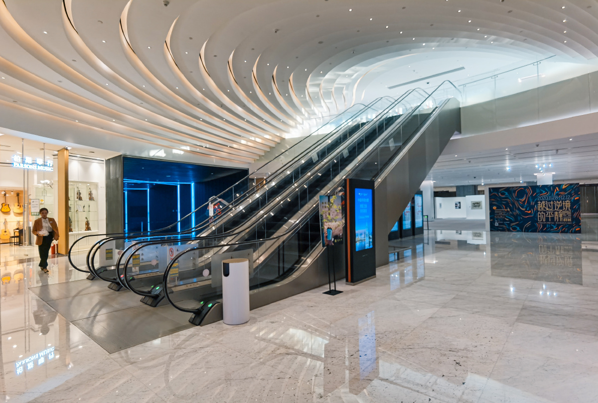 摄影华为摄影爱好者#天花板在室内扶手电梯深圳湾万象城还没有人打赏