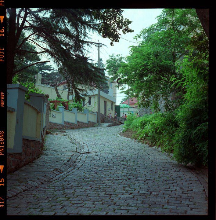 所剩无几的石路<br />
Rolleiflex 3.5f  fuji PN160NS