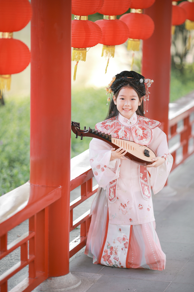 袨服华妆着处逢六街灯火闹儿童出镜格格格格妈妈摄影