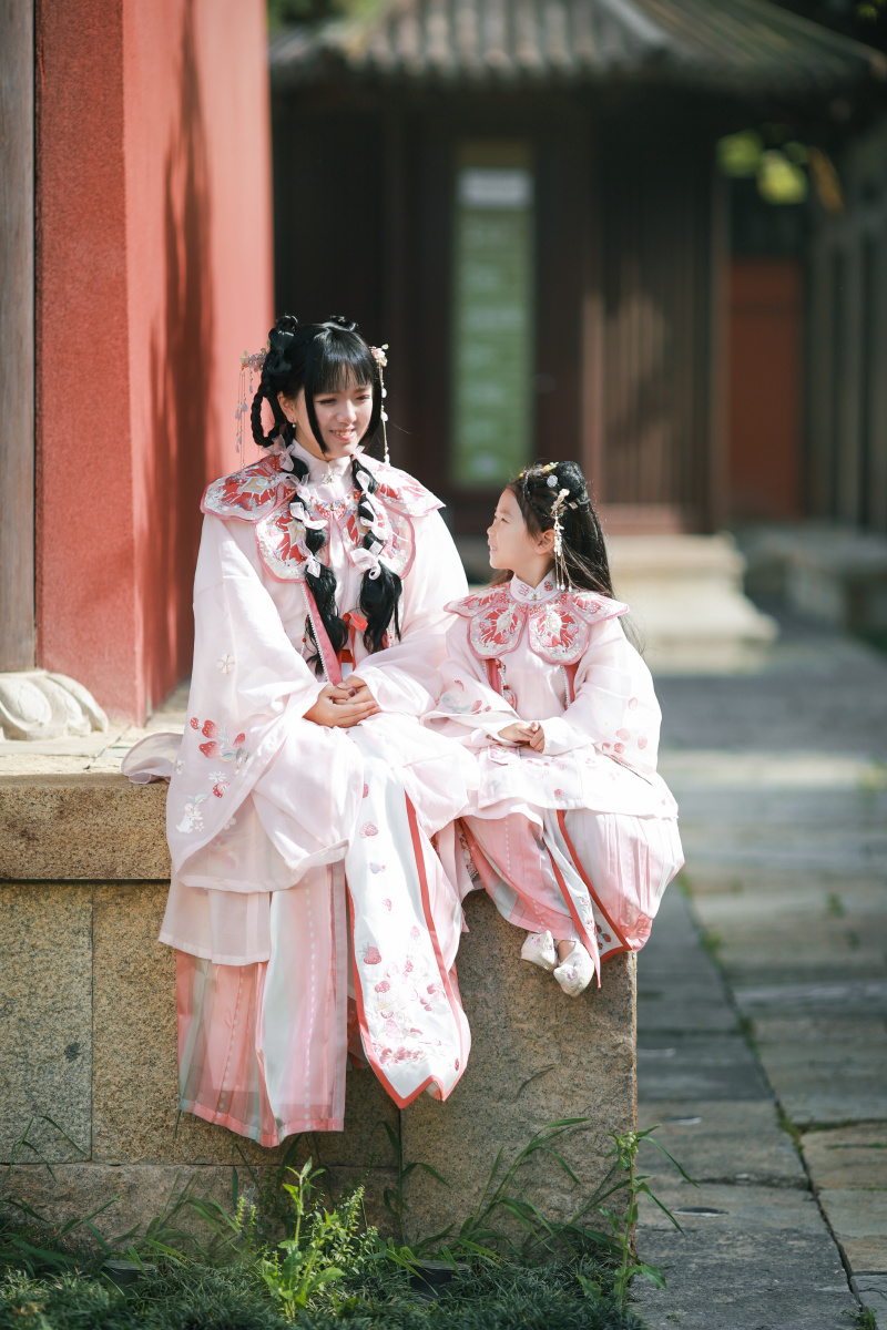 袨服华妆着处逢六街灯火闹儿童出镜格格格格妈妈摄影