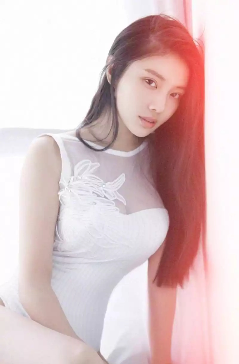 性感女神徐冬冬傲人身姿另人心动