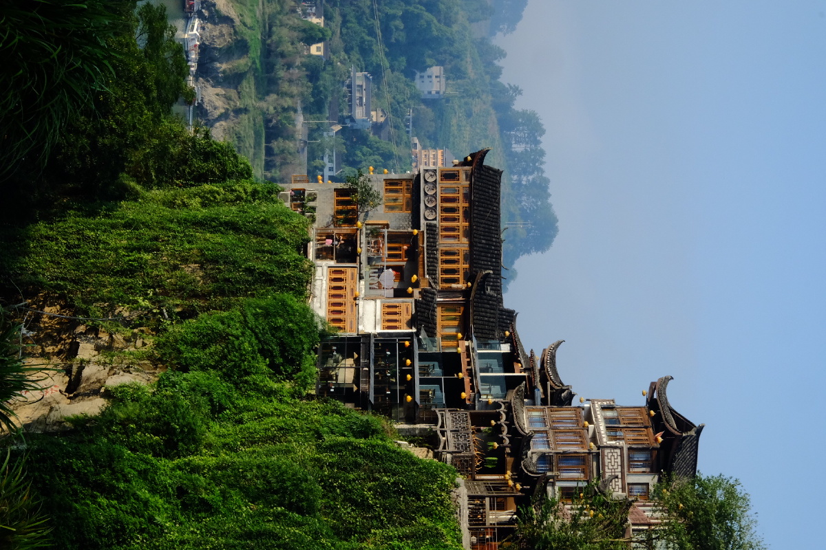 湘西古镇芙蓉镇悬崖上的古镇