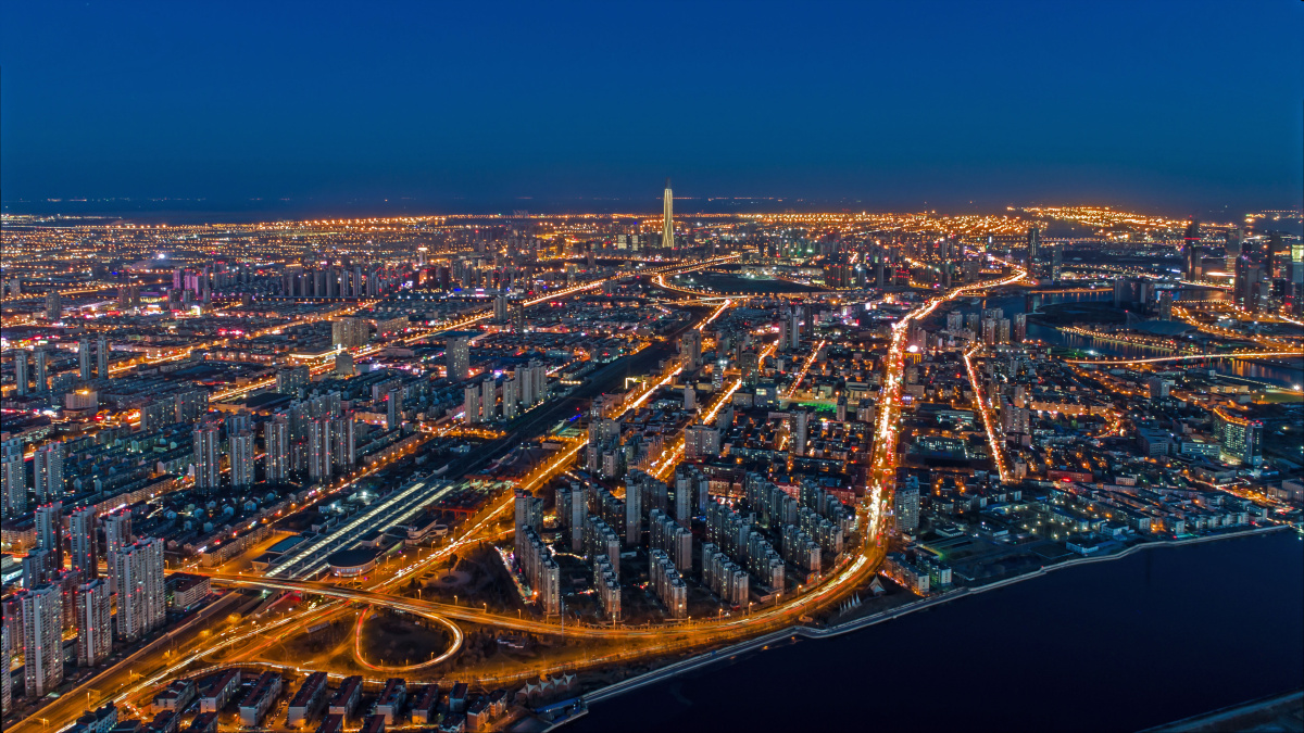 俯瞰滨海新区,天气不错,可以看到远处的海边.