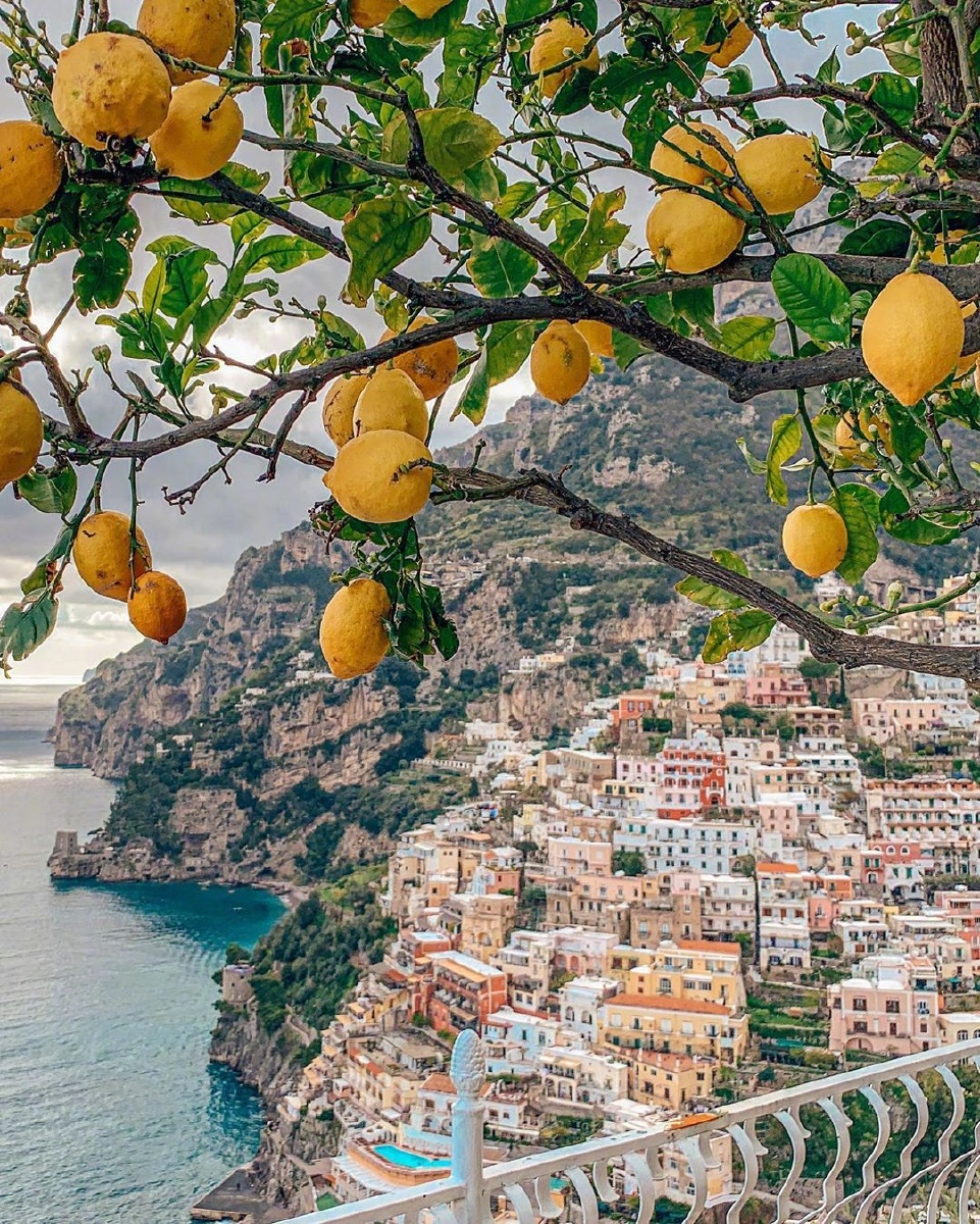 走去意大利波西塔诺小镇喝一杯