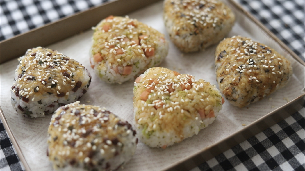 日式烤饭团紫苏梅子饭团