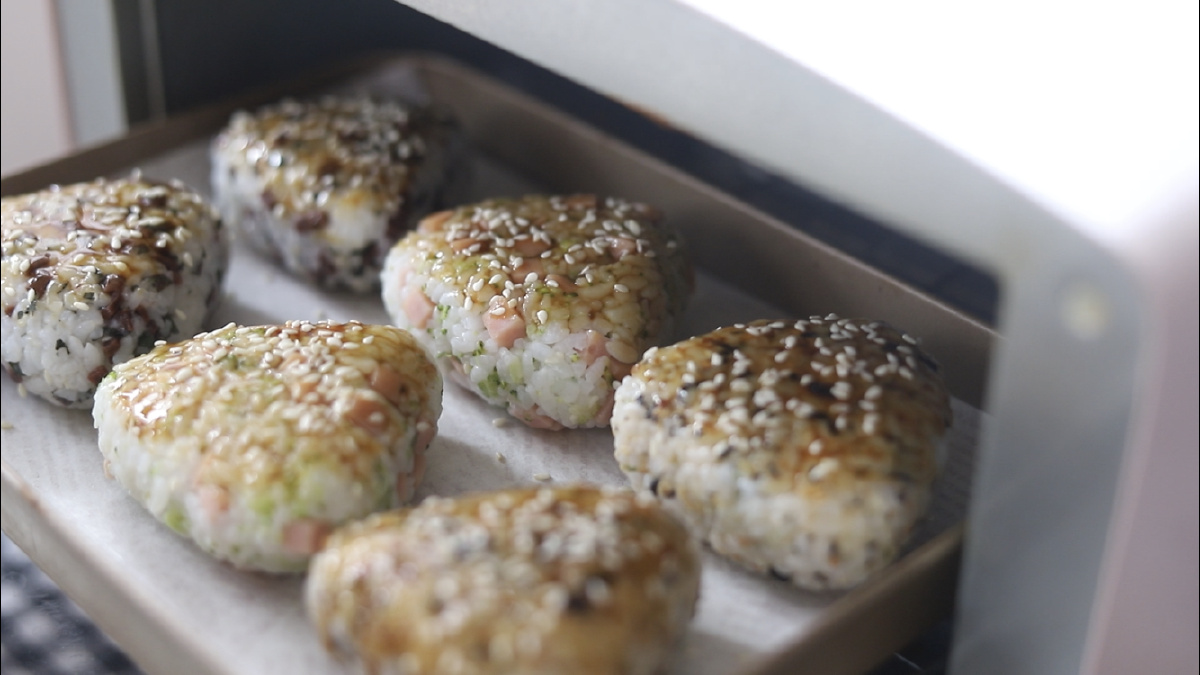 日式烤饭团紫苏梅子饭团