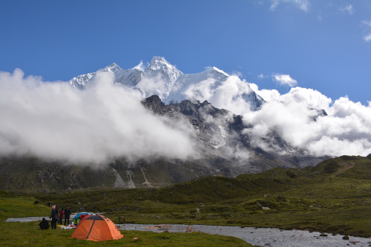 行者合金在尼泊尔 - 图虫