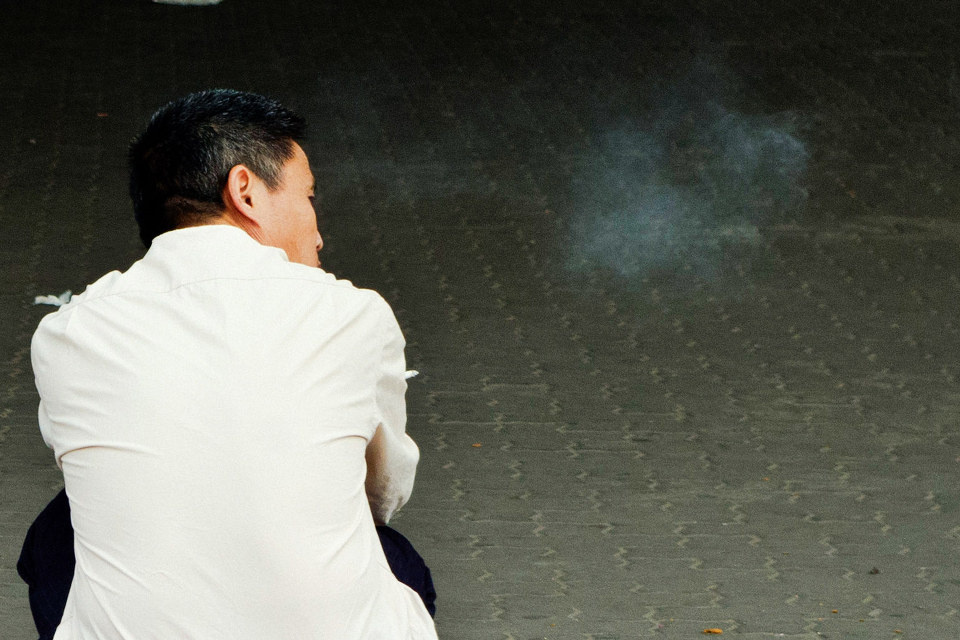 无奈 br /> 生活就像无形的手,逼向绝路,冲破枷锁,需要勇气与魄力