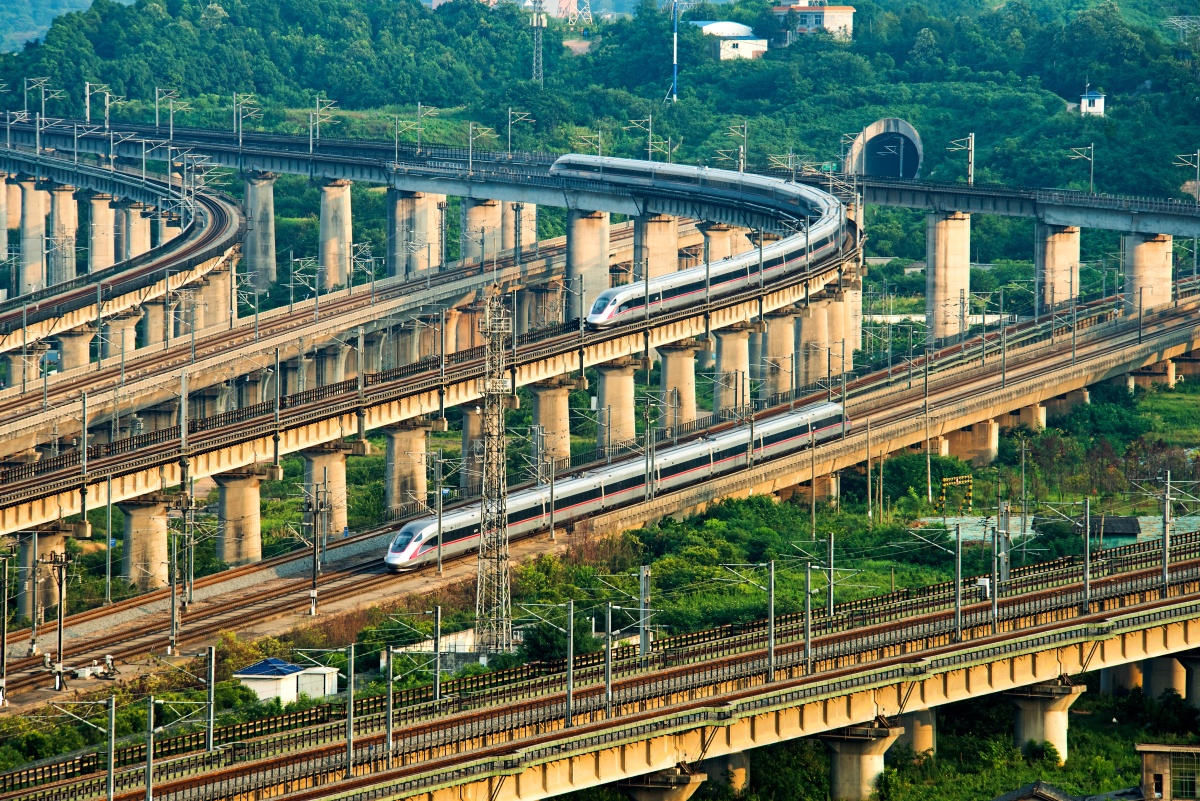 复兴号动车"双龙汇"