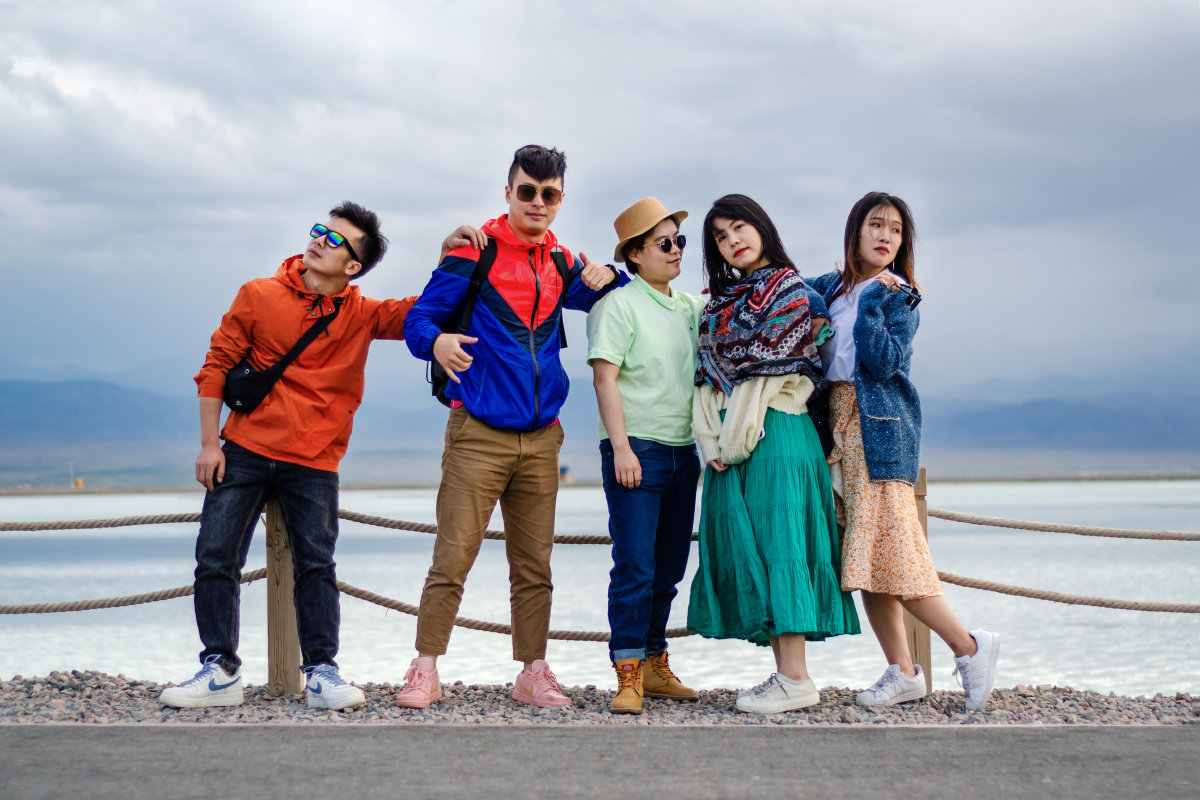 茶卡盐湖景区同事合影