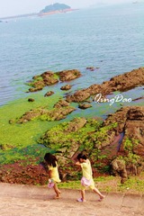 海边两个女孩