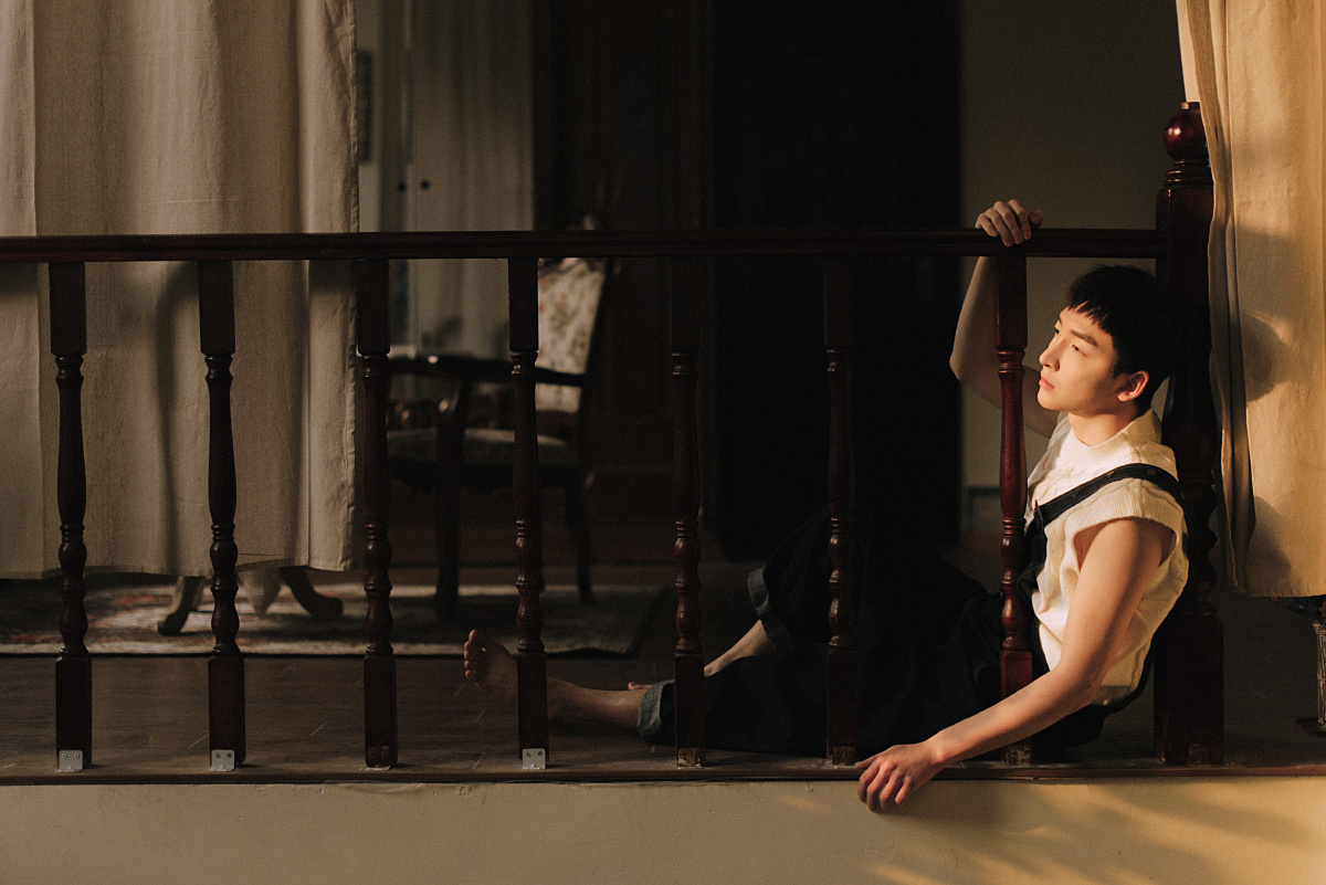 男生写真单眼皮男孩与阳光灿烂