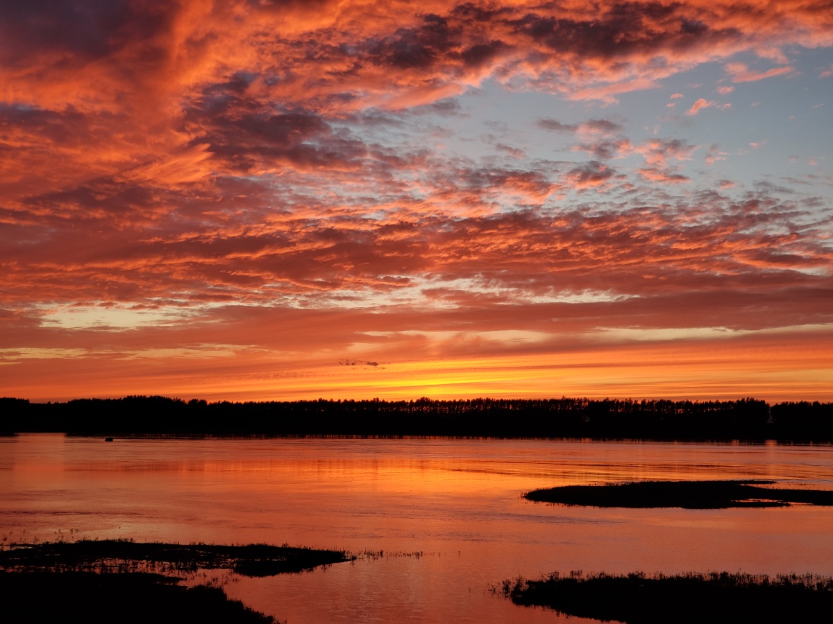 依兰县松花江晚霞