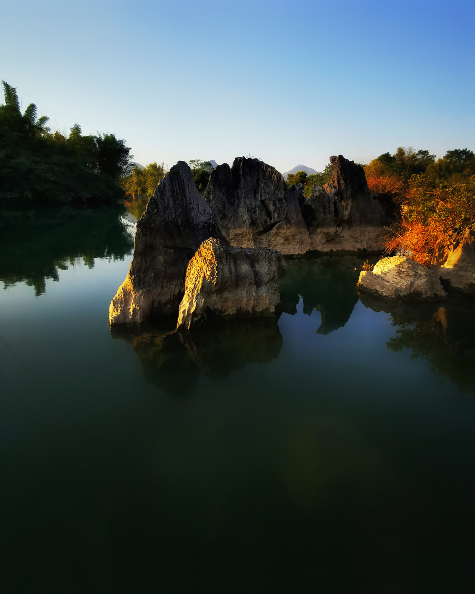 水上石林秋正浓