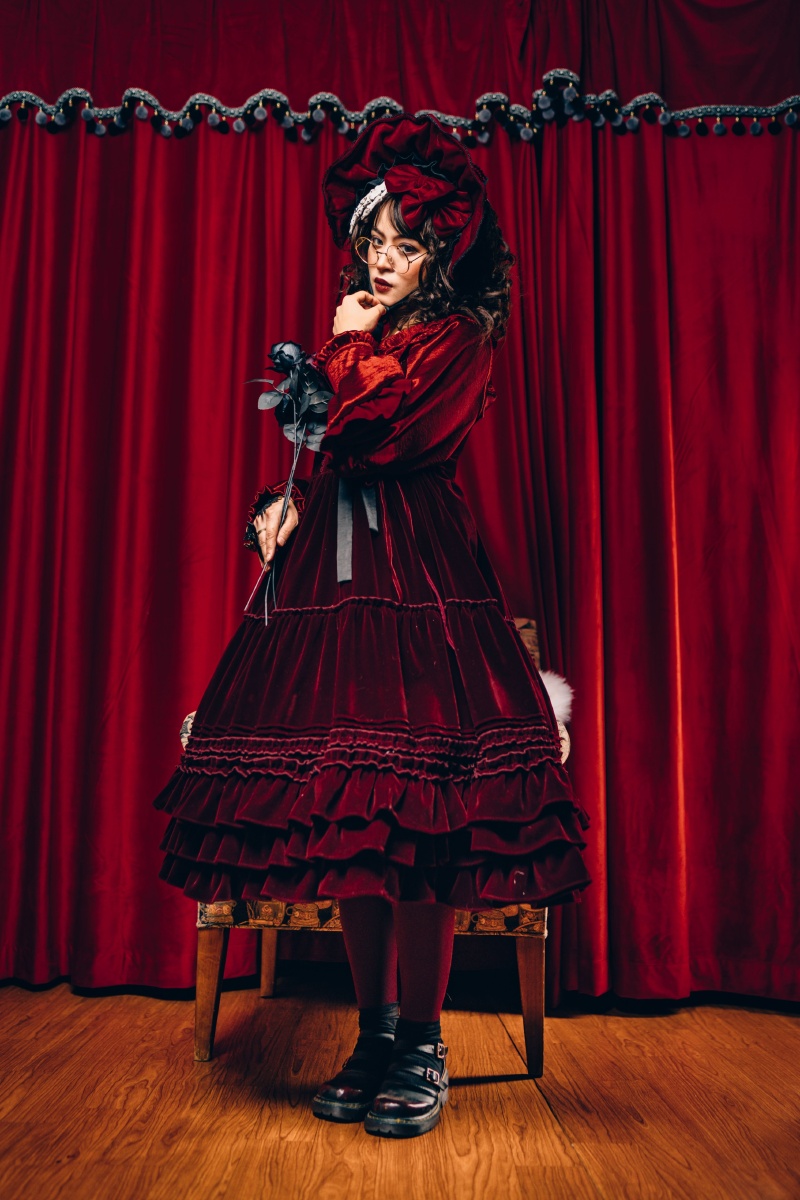 酒红色复古洛丽塔出镜鱼鱼安安