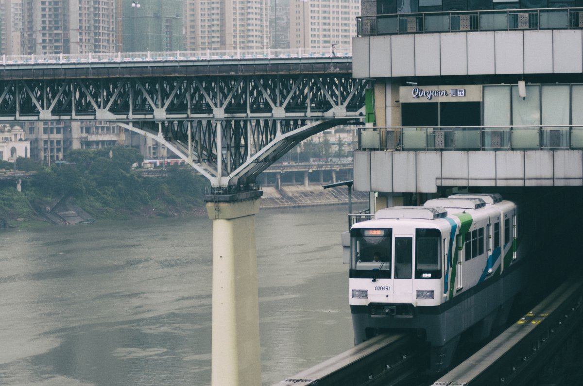 李子坝轻轨站牛角沱轻轨站