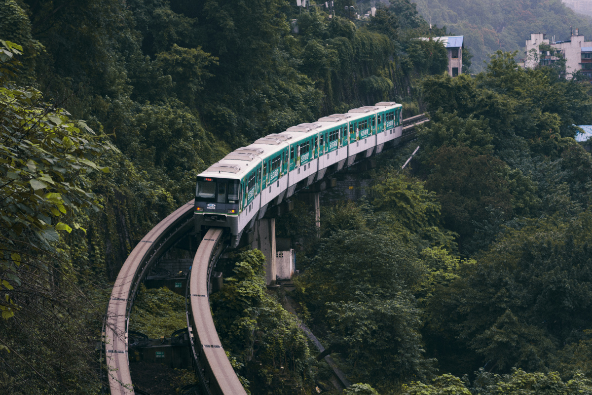 李子坝轻轨站牛角沱轻轨站