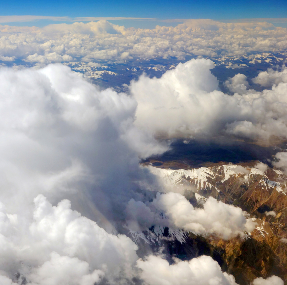 高空俯瞰祁连山航拍雪山冰川自然风光