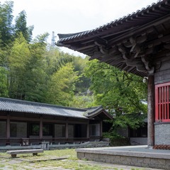 668001