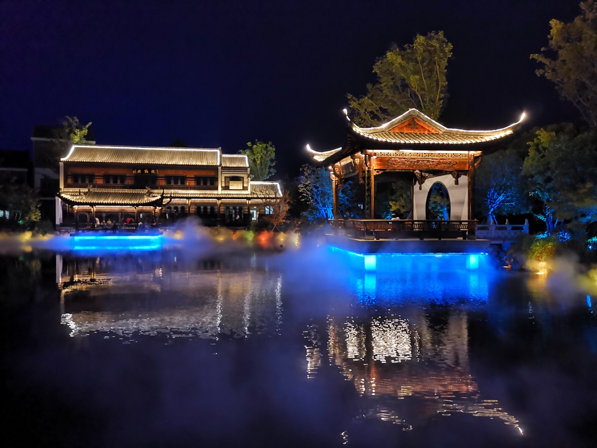 建德寿昌老街文化底蕴深厚晚上漫步街上体会厚重的老街韵味