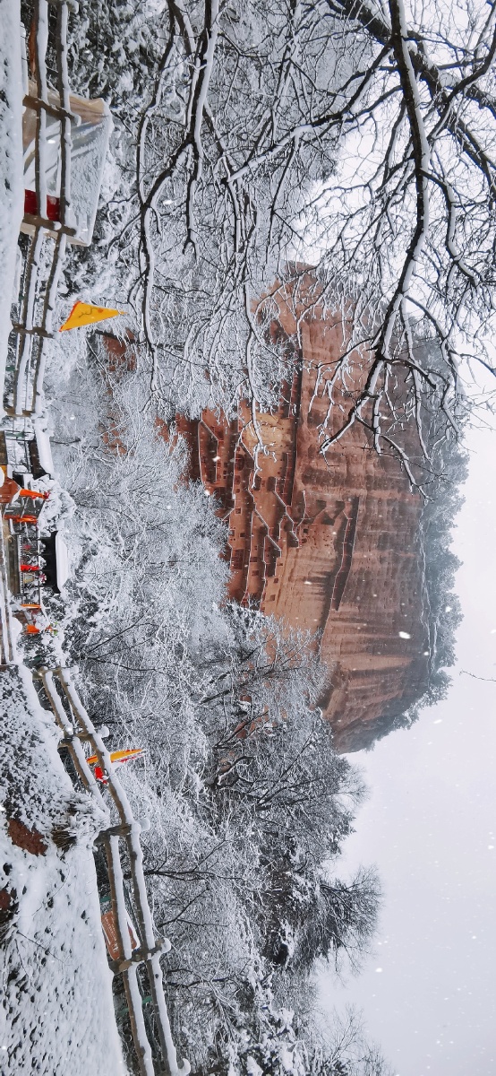 雪景—麦积山石窟麦积山石窟地处甘肃省天水市麦积区城区东南30公里的
