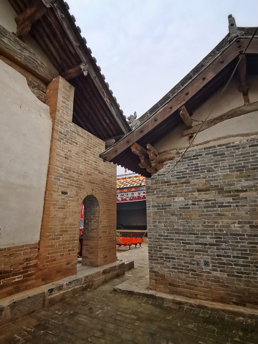 再拍坪上汤帝庙为国宝留芳姿