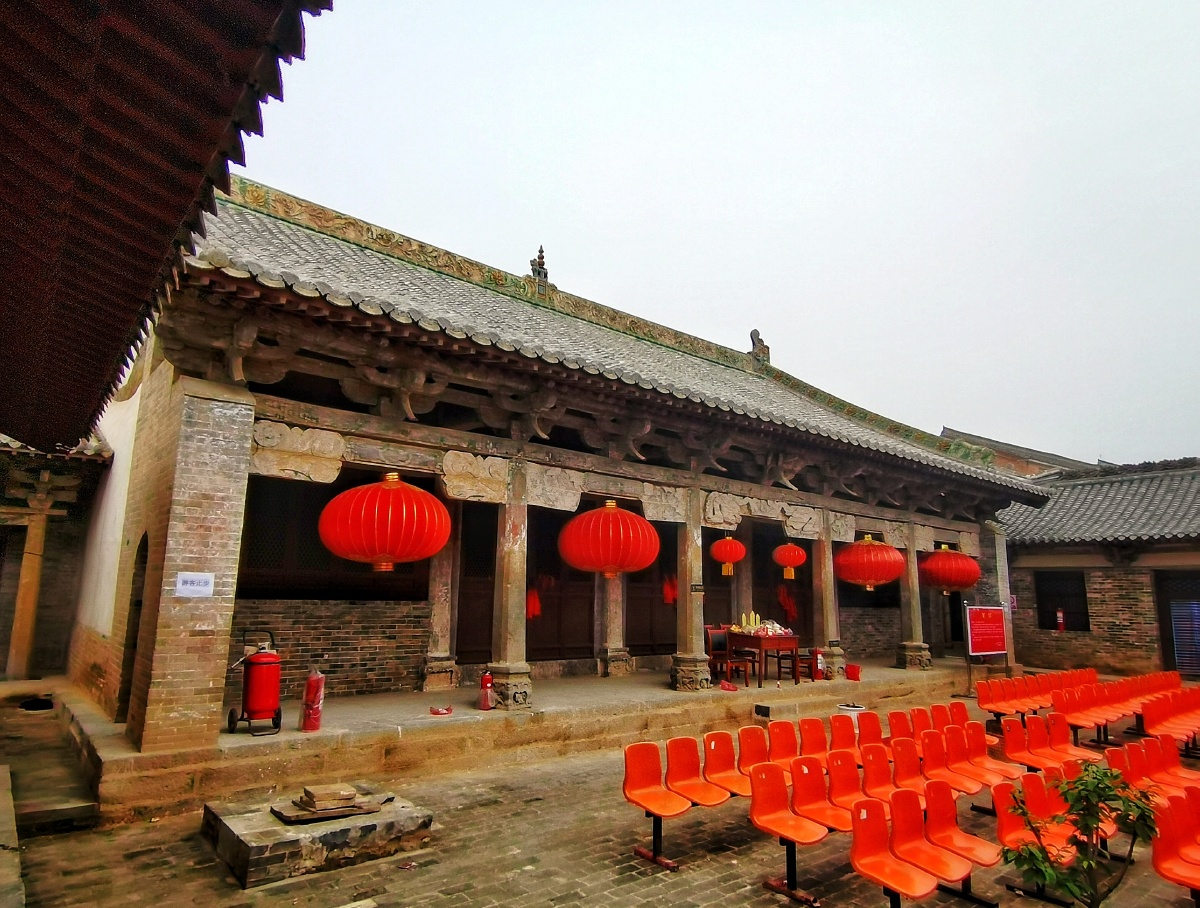 再拍坪上汤帝庙为国宝留芳姿