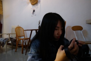 990867