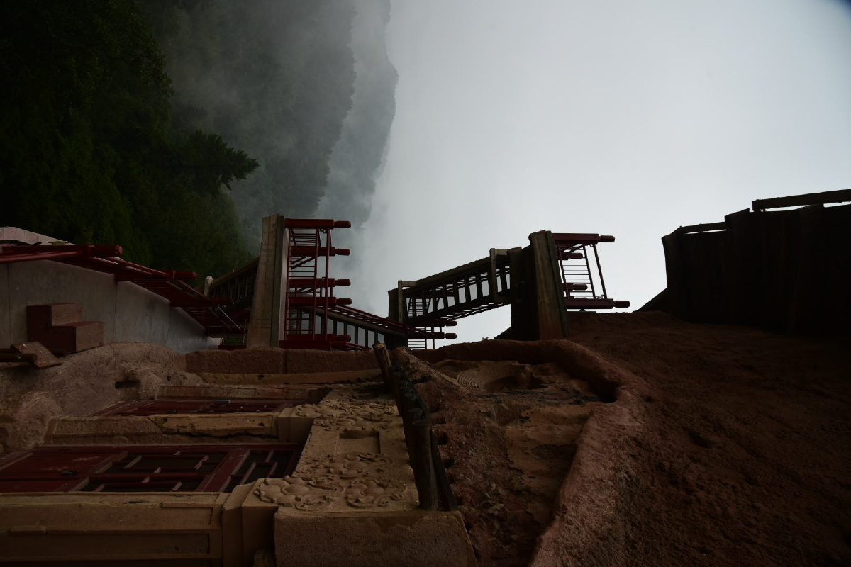 烟雨麦积山中国四大石窟麦积山石窟拍于甘肃天水市