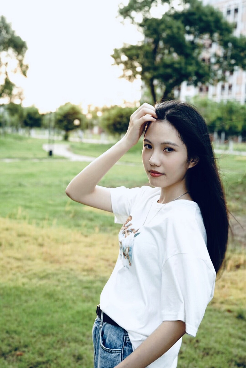 大学里的漂亮妹妹