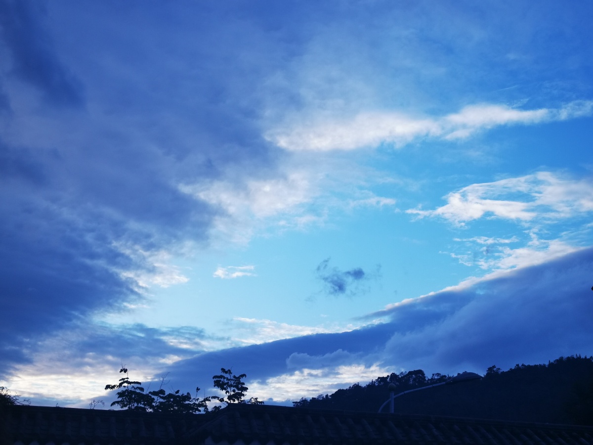 今天下午拍到的云