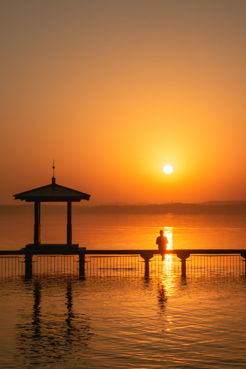 东湖日出