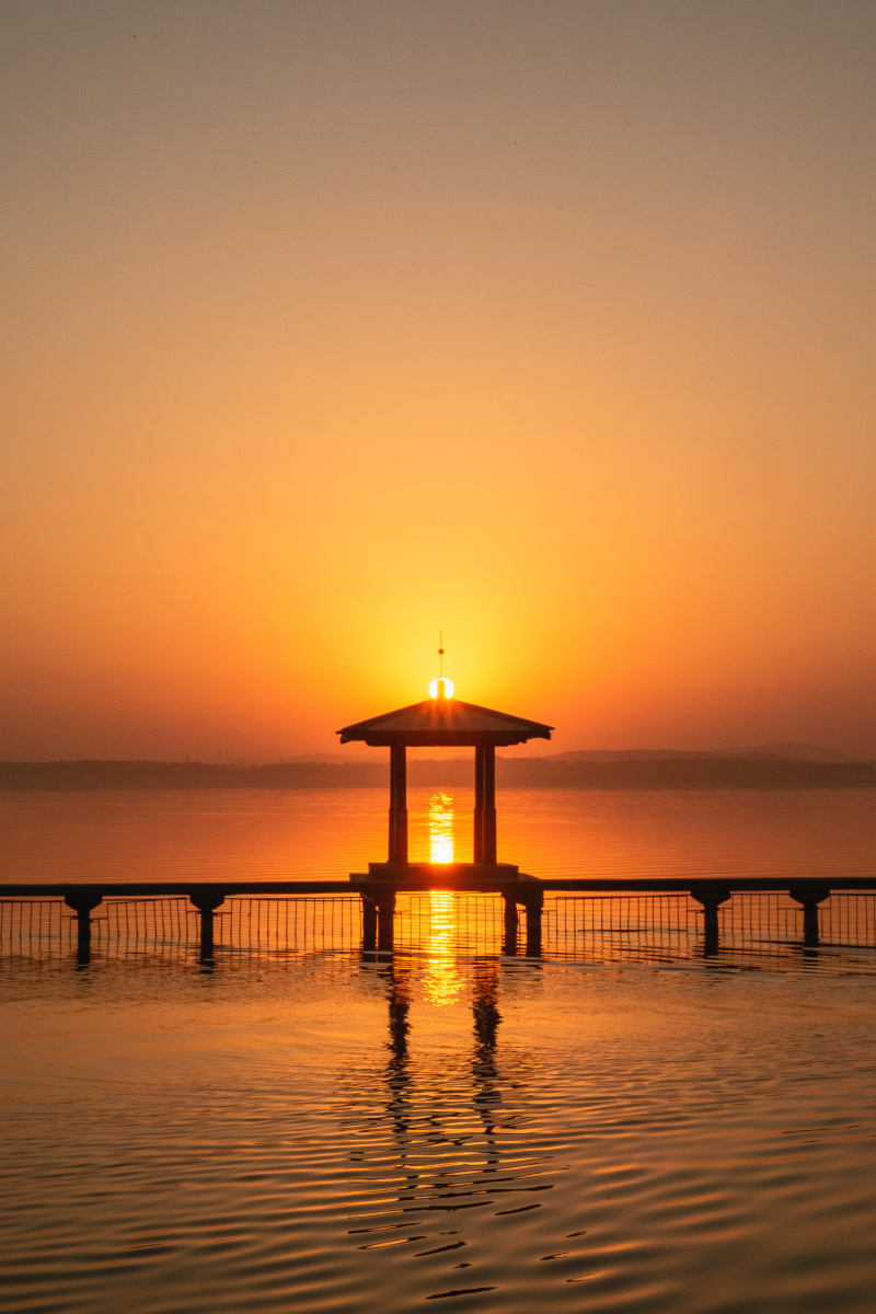 东湖日出