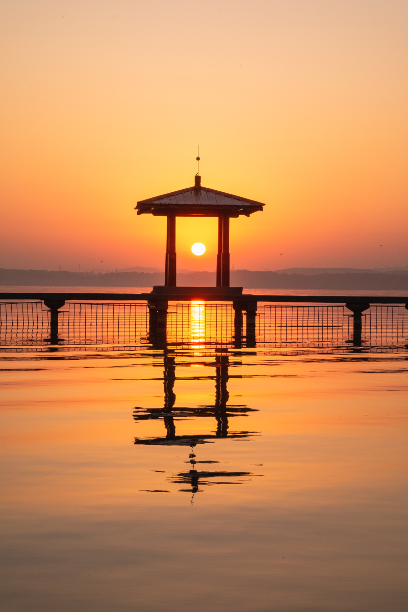 东湖日出