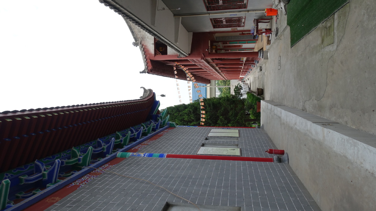 西安极乐寺位于广安路