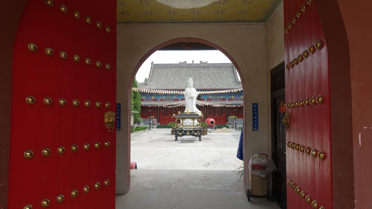 西安极乐寺位于广安路