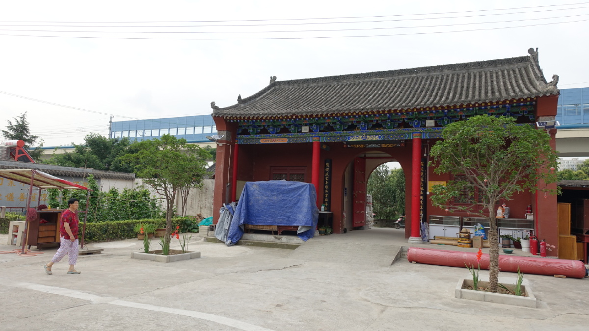 西安极乐寺位于广安路