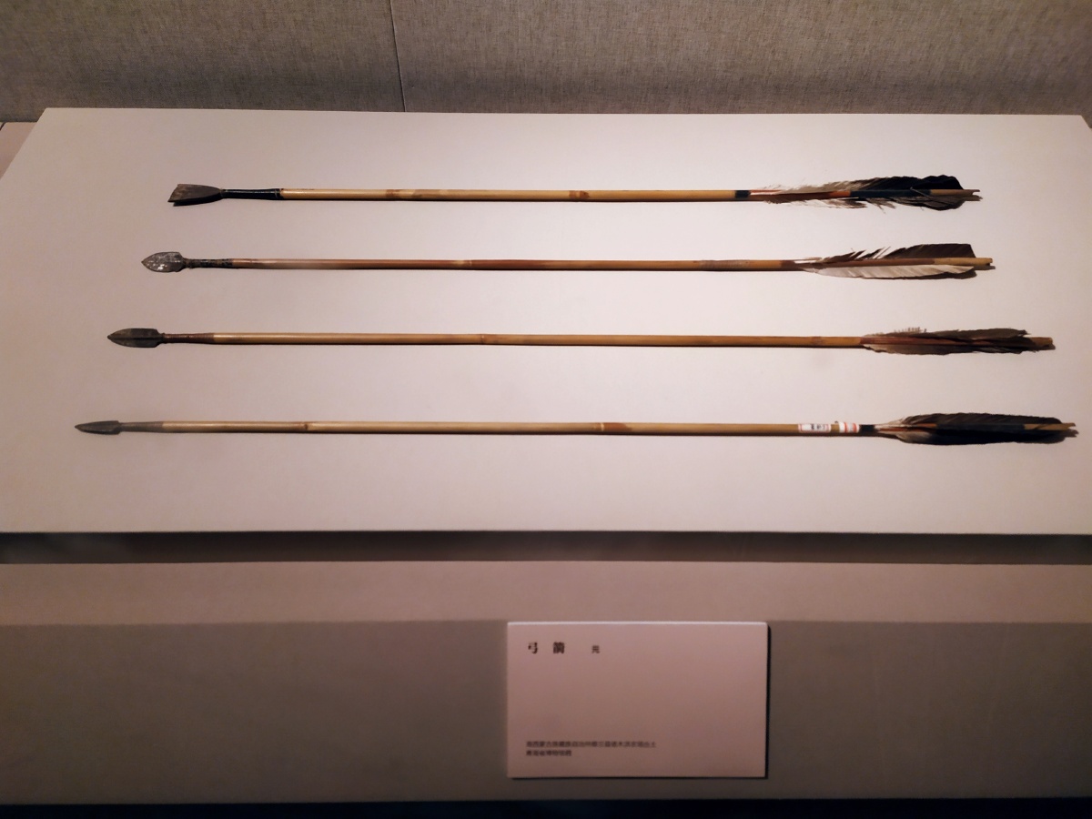 反曲弓反曲弓,又称裸弓.