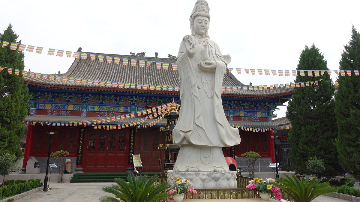 西安极乐寺位于广安路