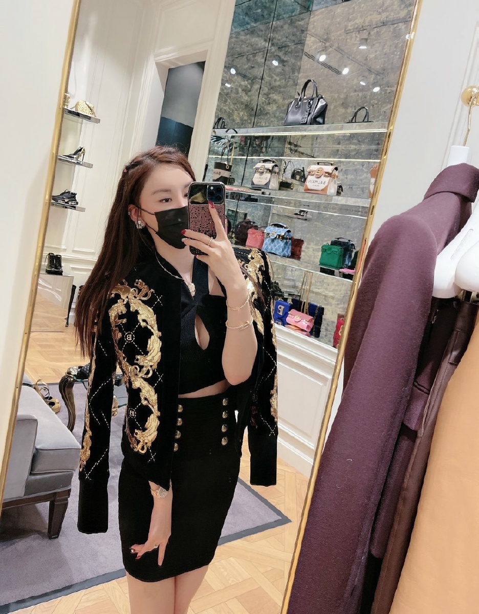 淼淼淑女君子好逑桓淼淼毕业于上海戏剧学院中国内地女演员模特