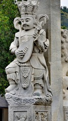157348