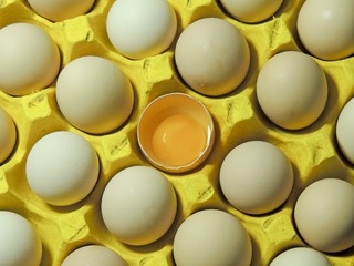 58322