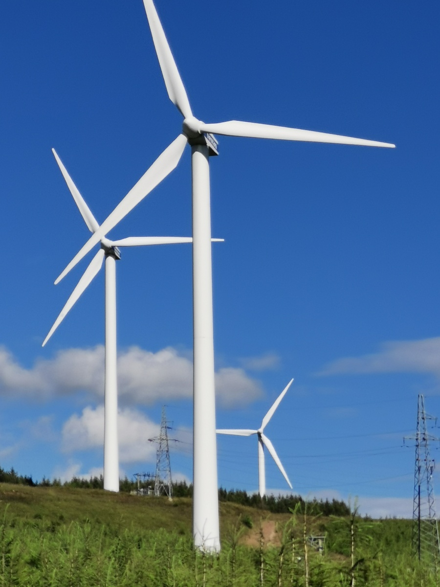 草原天路两边的风能发电之大风车从上午至日落一路走一路拍草原的云彩