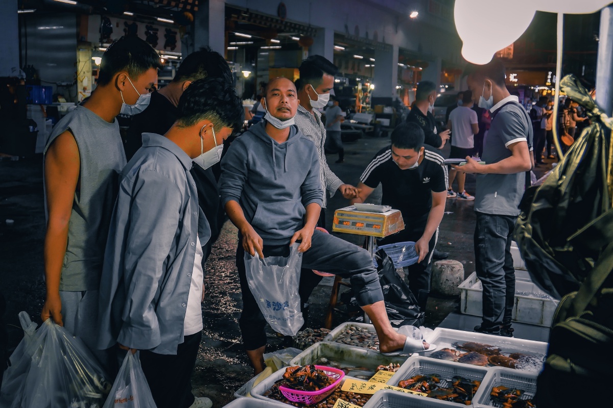 卖鱼胜的剪刀手广州黄沙水产市场